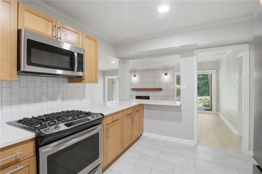 2 bedroom, 2 bathroom, 1,039 sq ft condominium for sale at 5400 Roswell Road N6, Sandy Springs, GA 30342 — photo 7