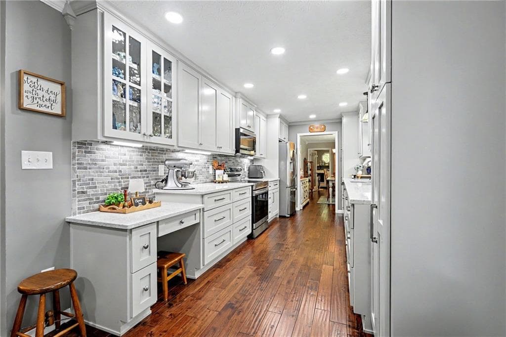 3 bedroom, 2 bathroom, 1,726 sq ft single family residence under contract at 305 Hillview Road, Hampton, GA 30228 — photo 3