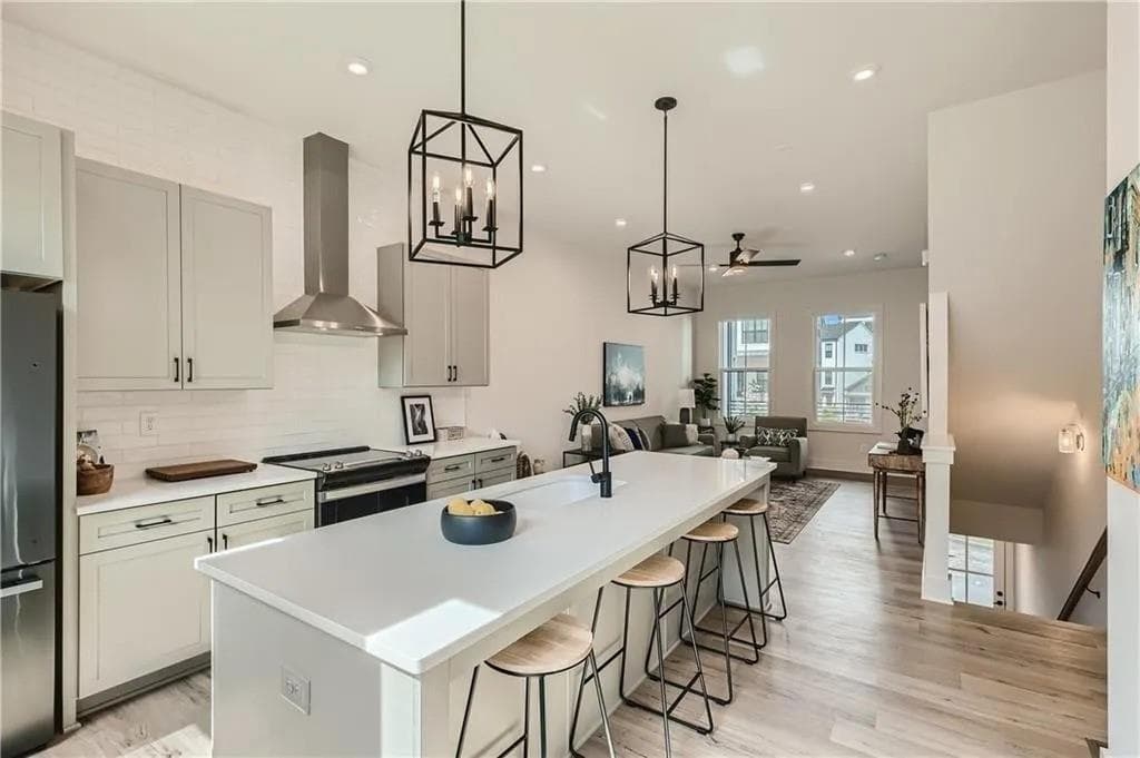 2 bedroom, 2 bathroom, 1,162 sq ft townhouse for sale at 180 Chestnut Circle, Atlanta, GA 30342 — photo 4