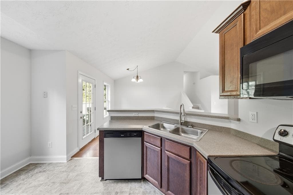 3 bedroom, 2 bathroom, 2,117 sq ft single family residence for sale at 59 Adams Lane, Rockmart, GA 30153 — photo 9