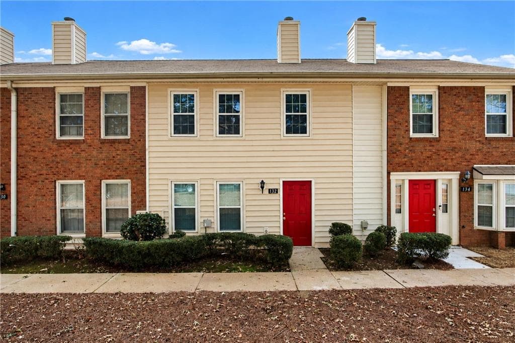 2 bedroom, 3 bathroom, 1,240 sq ft townhouse for sale at 132 Old Ferry Way, Roswell, GA 30076
