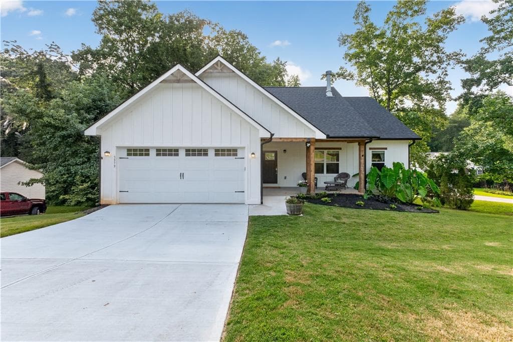 3 bedroom, 3 bathroom, 2,190 sq ft single family residence for sale at 3979 Pointe, Gainesville, GA 30506 — photo 1 of 47