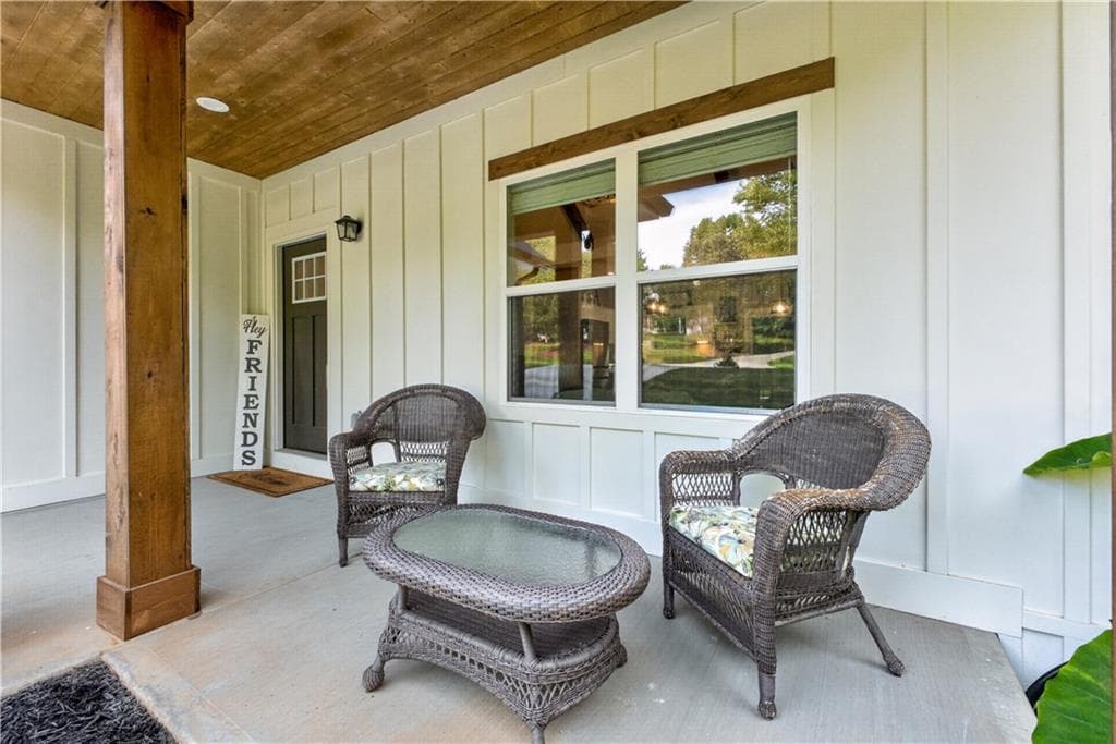 3 bedroom, 3 bathroom, 2,190 sq ft single family residence for sale at 3979 Pointe, Gainesville, GA 30506 — photo 4