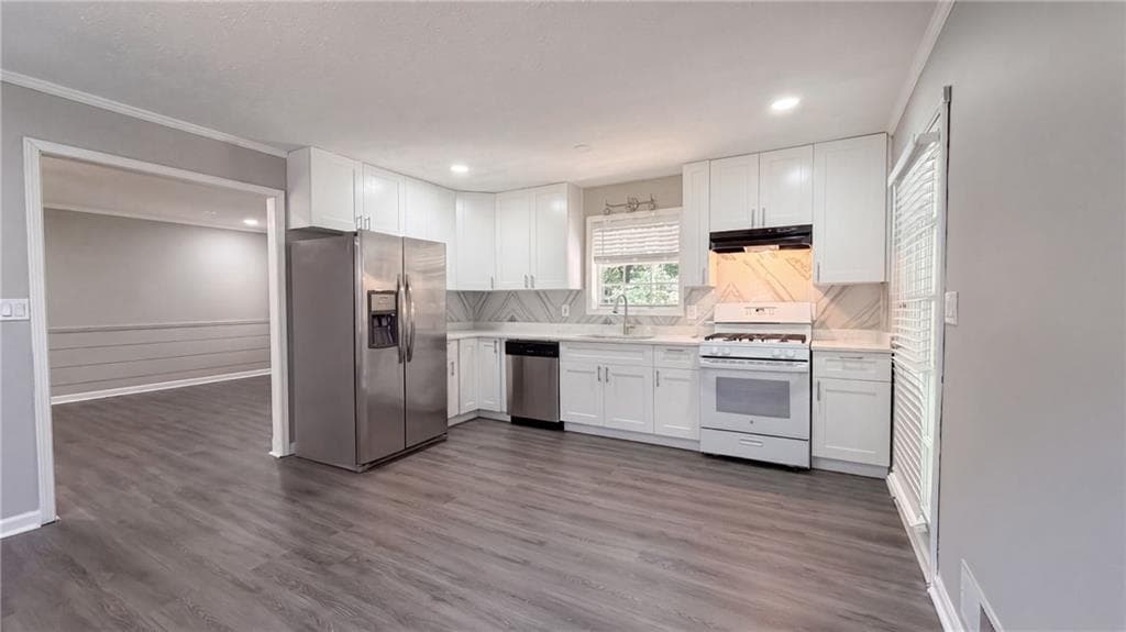 4 bedroom, 3 bathroom, 2,108 sq ft single family residence for sale at 368 Nottingham Way, Marietta, GA 30064 — photo 2