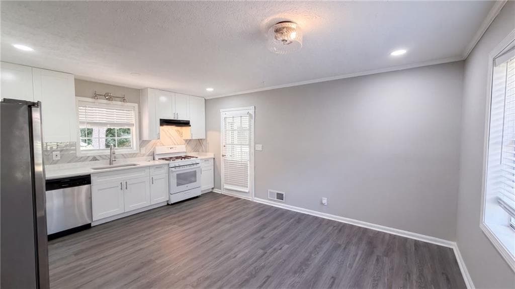 4 bedroom, 3 bathroom, 2,108 sq ft single family residence for sale at 368 Nottingham Way, Marietta, GA 30064 — photo 3