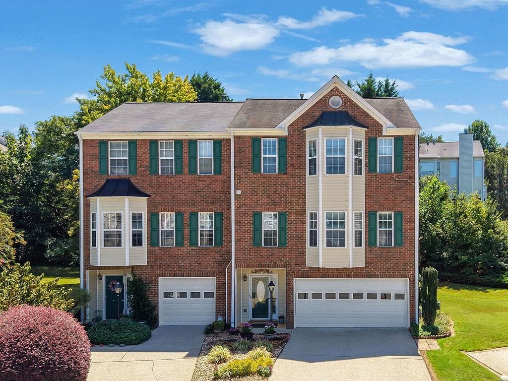 2 bedroom, 2 bathroom, 2,021 sq ft townhouse for sale at 1532 Gathering Place, Cumming, GA 30040 — photo 10