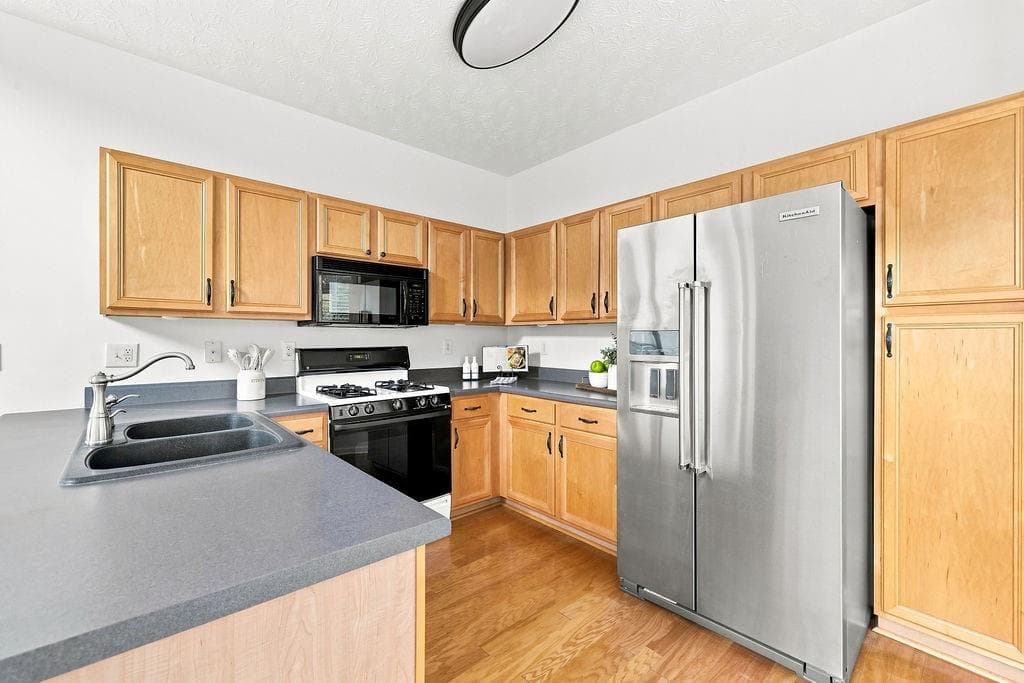 2 bedroom, 2 bathroom, 2,021 sq ft townhouse for sale at 1532 Gathering Place, Cumming, GA 30040 — photo 6
