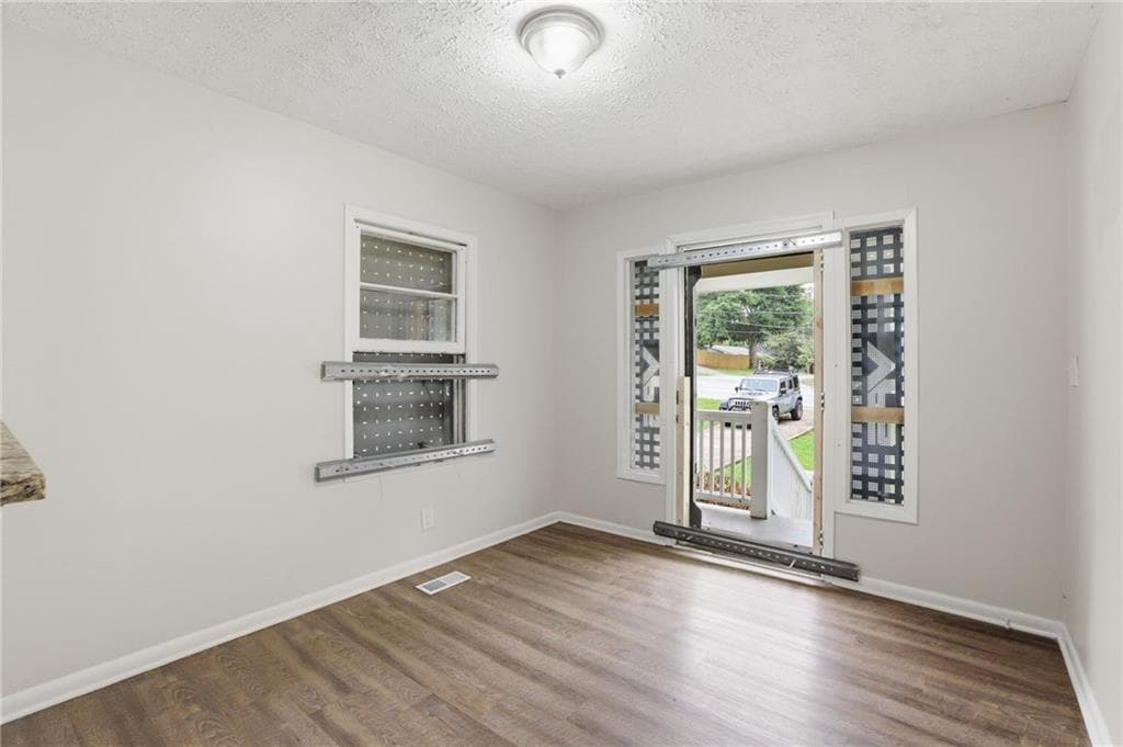 3 bedroom, 3 bathroom, 1,749 sq ft single family residence for sale at 4756 Glenwood Road, Decatur, GA 30035 — photo 7