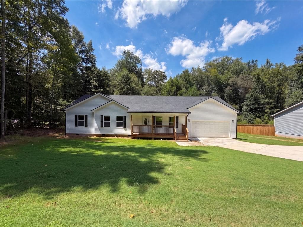 3 bedroom, 2 bathroom, 1,795 sq ft single family residence for sale at 201 Deerfield Lane, Carrollton, GA 30116