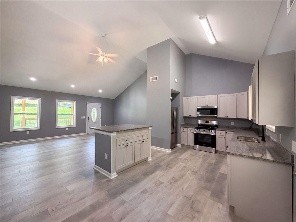 3 bedroom, 2 bathroom, 1,795 sq ft single family residence for sale at 201 Deerfield Lane, Carrollton, GA 30116 — photo 2