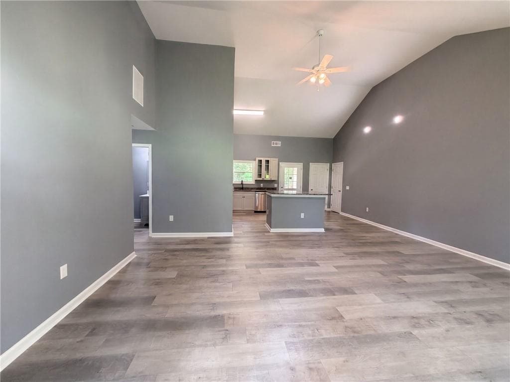 3 bedroom, 2 bathroom, 1,795 sq ft single family residence for sale at 201 Deerfield Lane, Carrollton, GA 30116 — photo 3