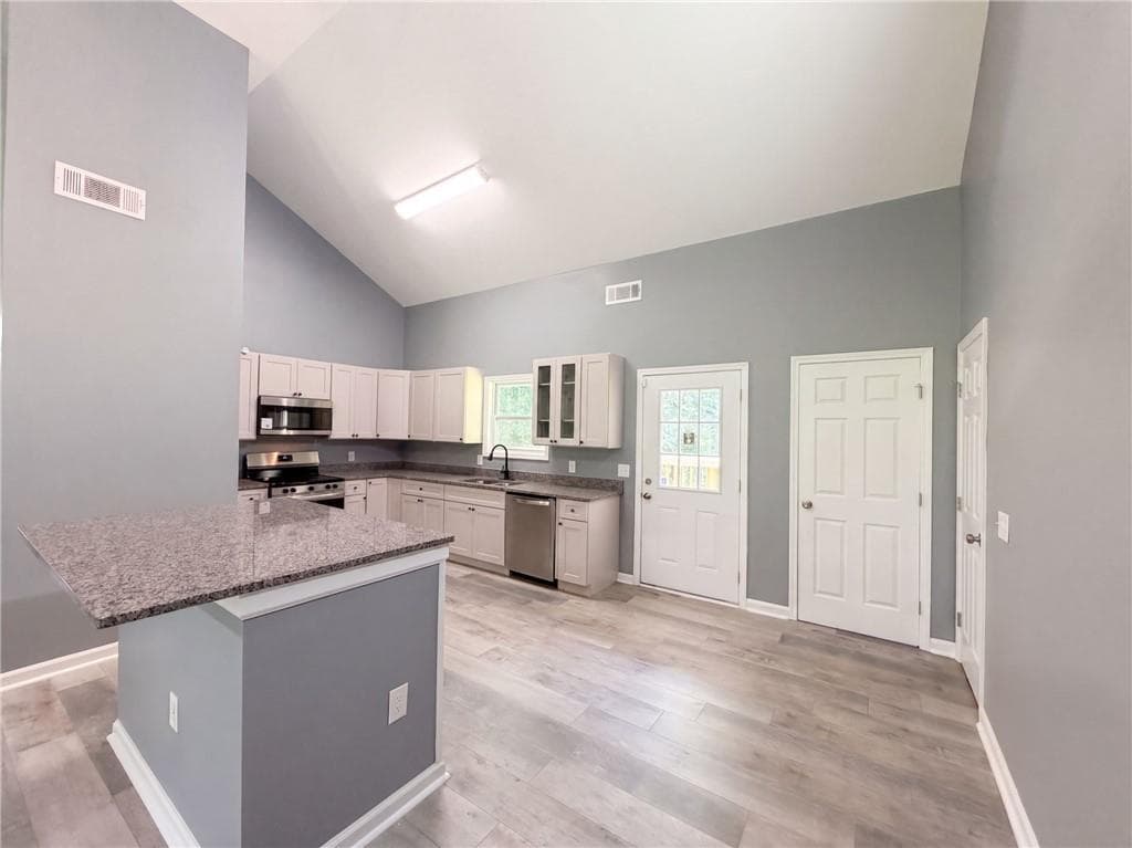 3 bedroom, 2 bathroom, 1,795 sq ft single family residence for sale at 201 Deerfield Lane, Carrollton, GA 30116 — photo 6