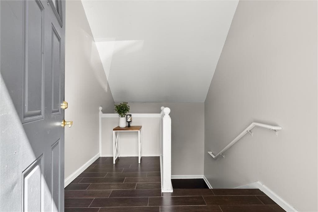 1 bedroom, 1 bathroom, 1,092 sq ft condominium for sale at 3980 Riverlook Parkway 103, Marietta, GA 30067 — photo 3