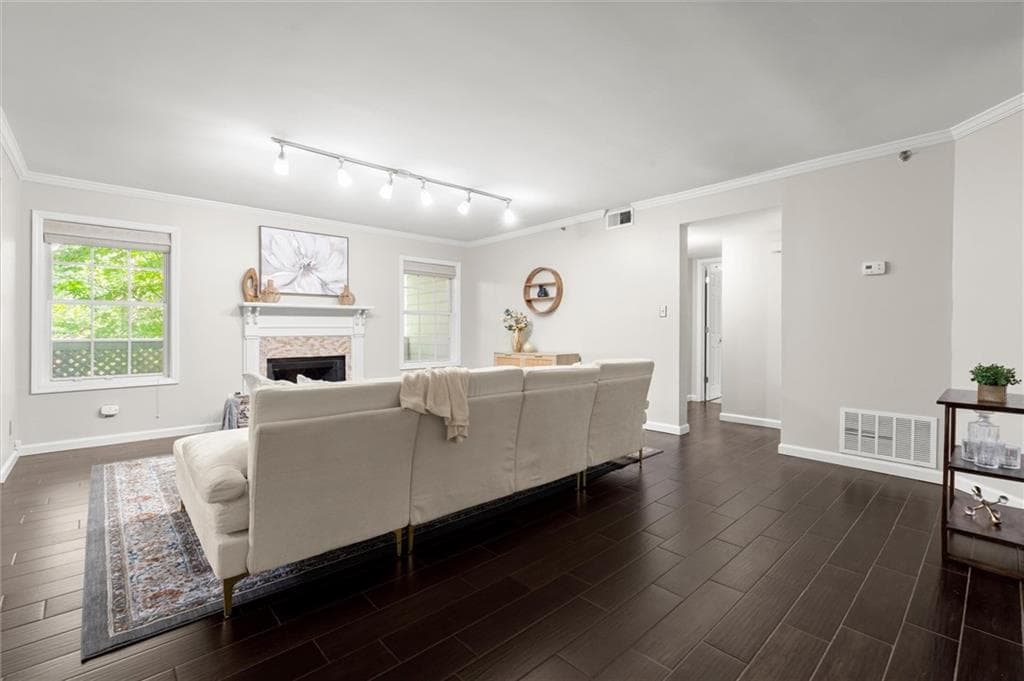 1 bedroom, 1 bathroom, 1,092 sq ft condominium for sale at 3980 Riverlook Parkway 103, Marietta, GA 30067 — photo 6