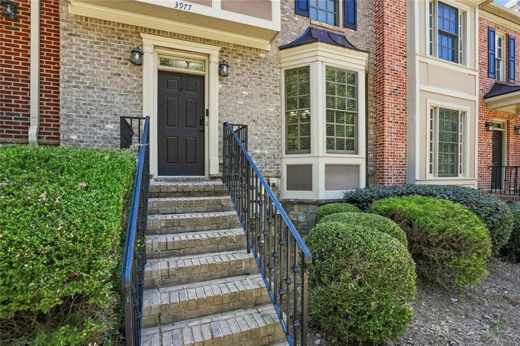 4 bedroom, 4 bathroom, 2,051 sq ft townhouse for sale at 3977 Covey Flush Court, Smyrna, GA 30082 — photo 2