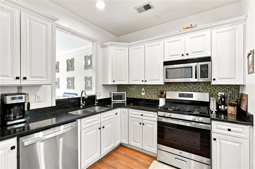 4 bedroom, 4 bathroom, 2,051 sq ft townhouse for sale at 3977 Covey Flush Court, Smyrna, GA 30082 — photo 5
