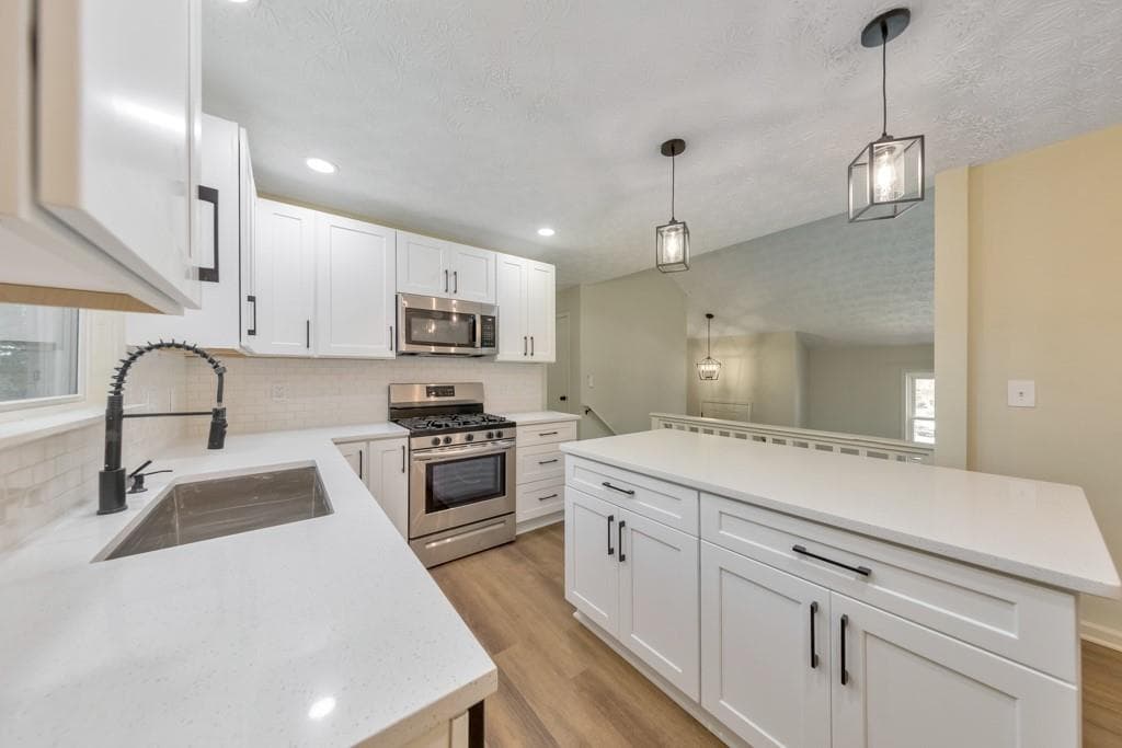 3 bedroom, 2 bathroom, 1,612 sq ft single family residence for sale at 1006 Pinetree Court, Powder Springs, GA 30127 — photo 3