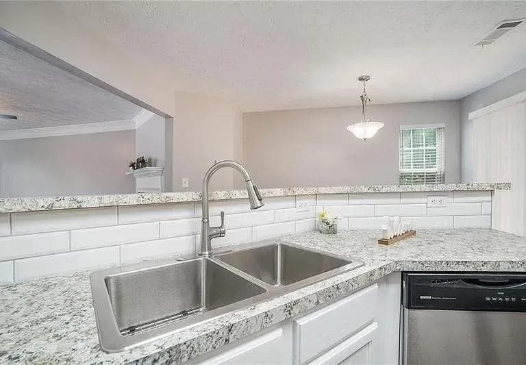 1 bedroom, 2 bathroom, 130 sq ft townhouse for rent at 6531 Charter Way, Lithonia, GA 30058 for $825 a month — photo 4
