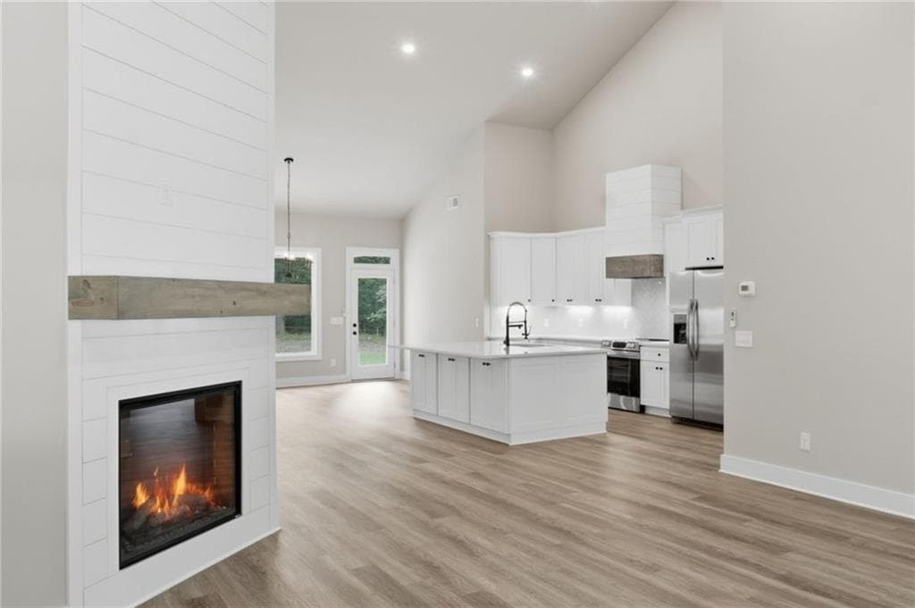4 bedroom, 2 bathroom, 1,988 sq ft single family residence for sale at 9130 Lisa Circle, Gainesville, GA 30506 — photo 3