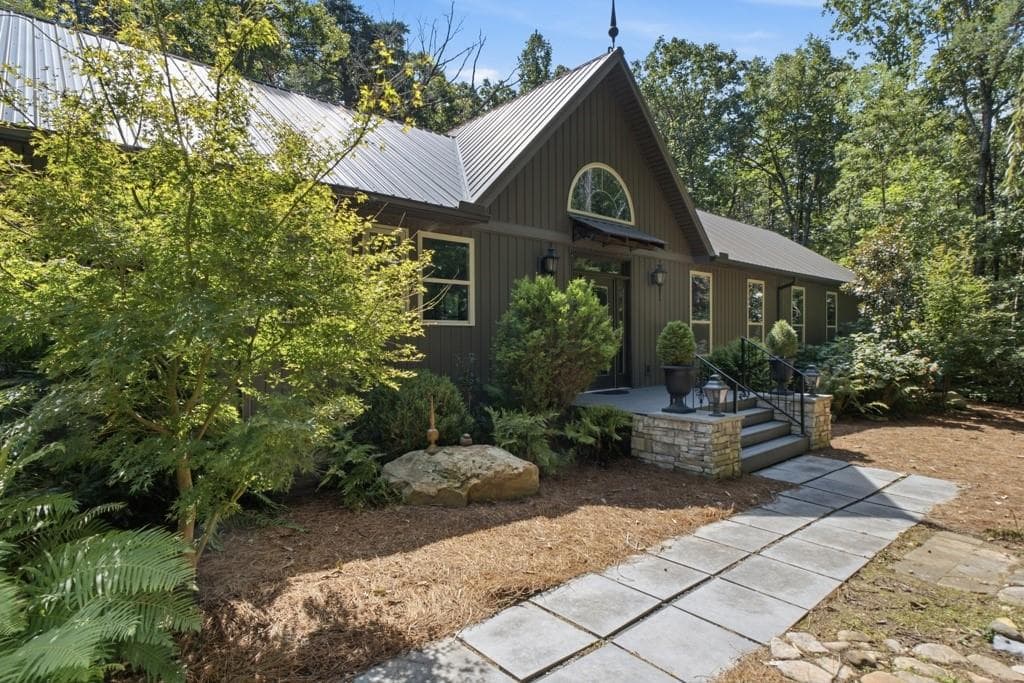 3 bedroom, 3 bathroom, 2,089 sq ft single family residence for sale at 568 N Stewart Lane, Rising Fawn, GA 30738 — photo 2