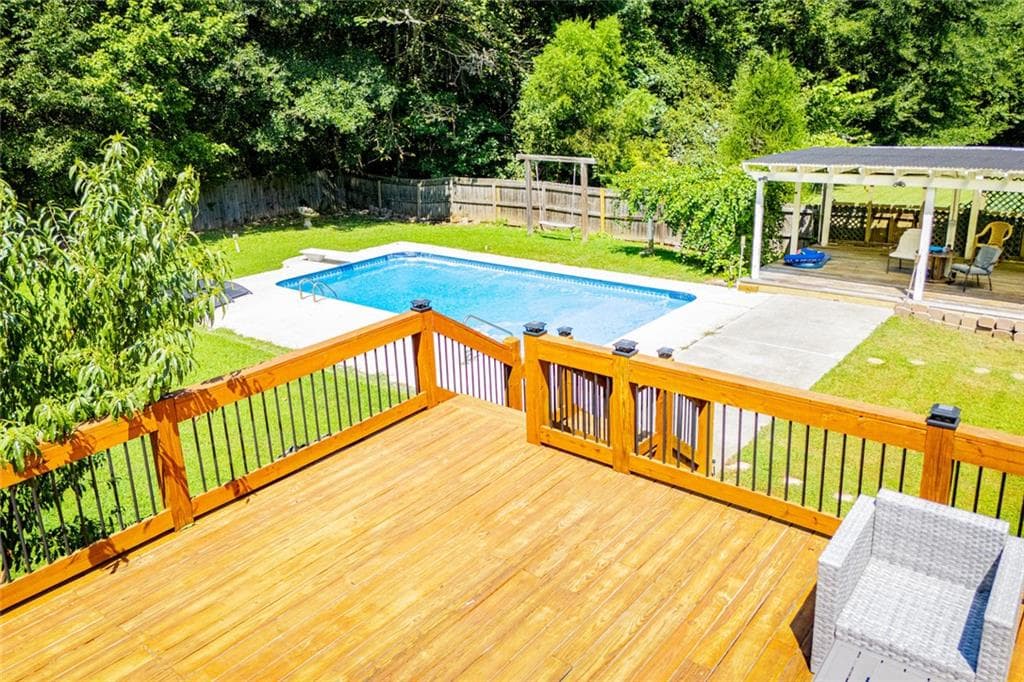 5 bedroom, 3 bathroom, 3,540 sq ft single family residence for sale at 327 Swan Drive, Hiram, GA 30141 — photo 2