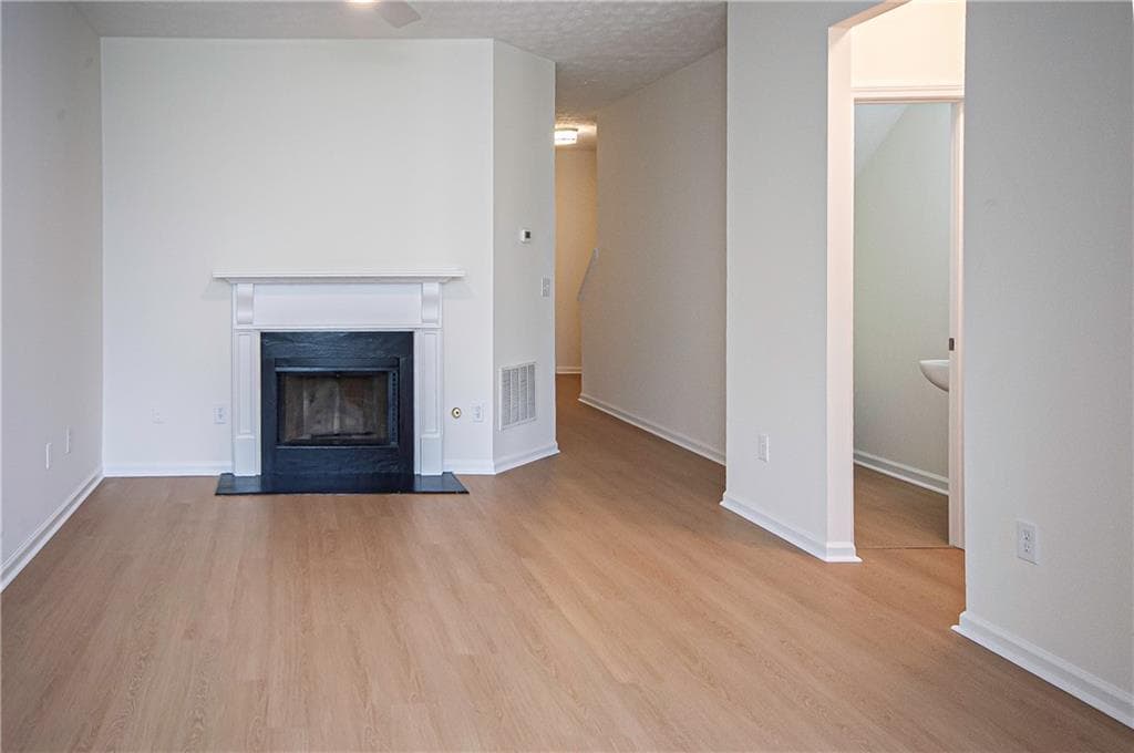 3 bedroom, 3 bathroom, 1,536 sq ft townhouse for sale at 210 Parkgreen Road, Lawrenceville, GA 30044 — photo 6