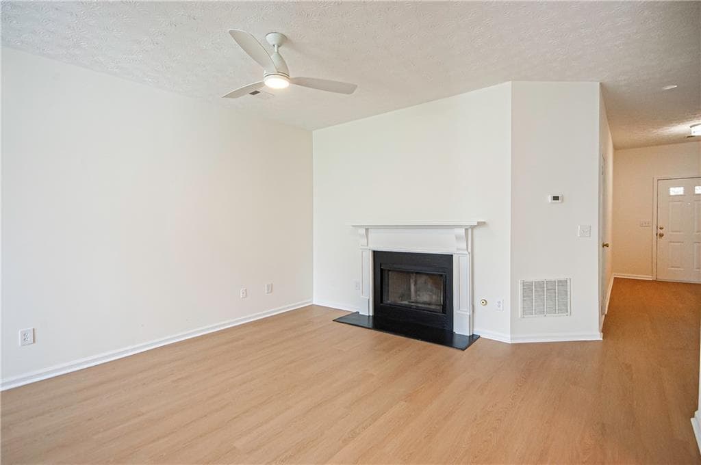 3 bedroom, 3 bathroom, 1,536 sq ft townhouse for sale at 210 Parkgreen Road, Lawrenceville, GA 30044 — photo 7