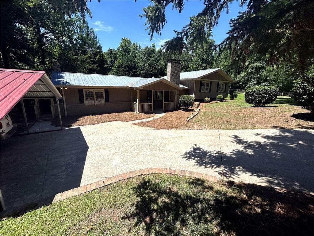 4 bedroom, 3 bathroom, 3,103 sq ft single family residence under contract at 213 Blackstock Road, Jefferson, GA 30549 — photo 2