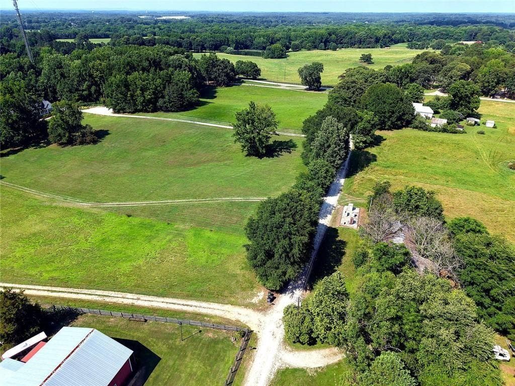 4 bedroom, 3 bathroom, 3,103 sq ft single family residence under contract at 213 Blackstock Road, Jefferson, GA 30549 — photo 7