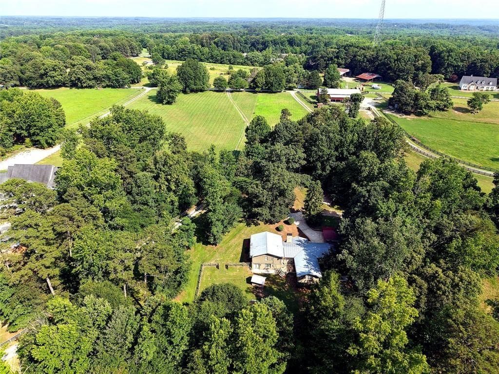 4 bedroom, 3 bathroom, 3,103 sq ft single family residence under contract at 213 Blackstock Road, Jefferson, GA 30549 — photo 8