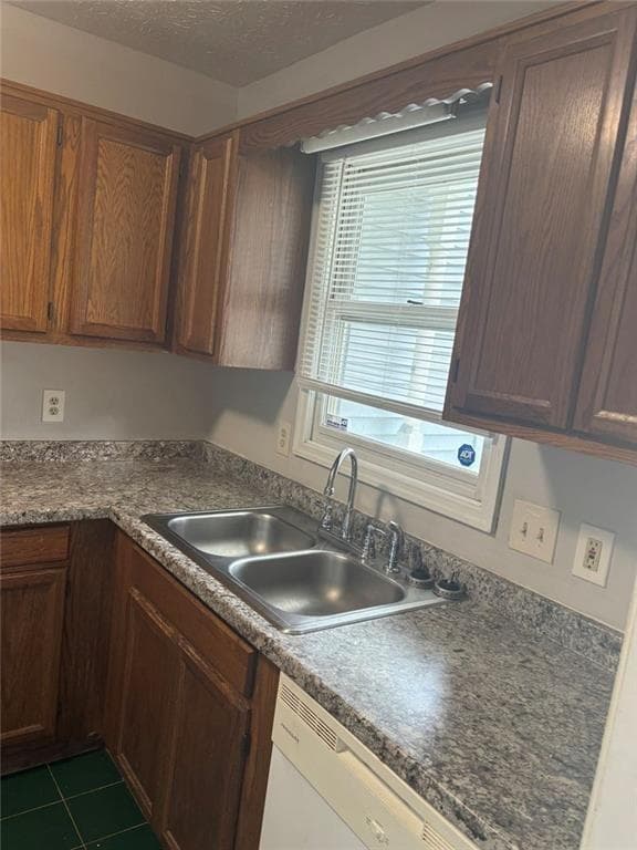 2 bedroom, 3 bathroom, 1,296 sq ft townhouse for sale at 2316 Wellington Circle, Lithonia, GA 30058 — photo 2