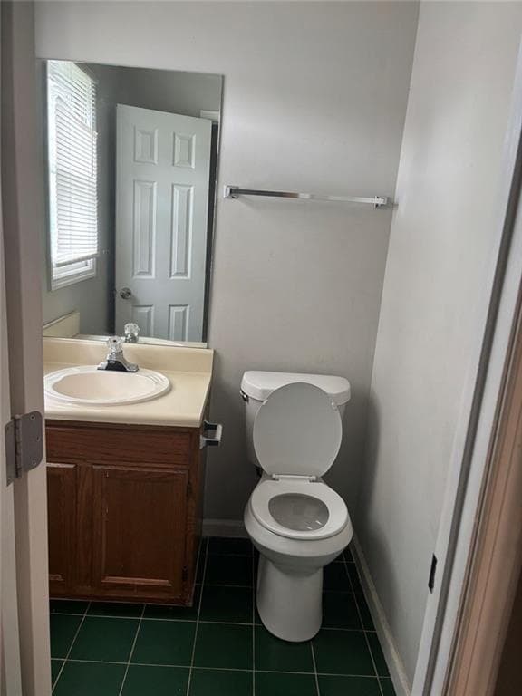 2 bedroom, 3 bathroom, 1,296 sq ft townhouse for sale at 2316 Wellington Circle, Lithonia, GA 30058 — photo 3