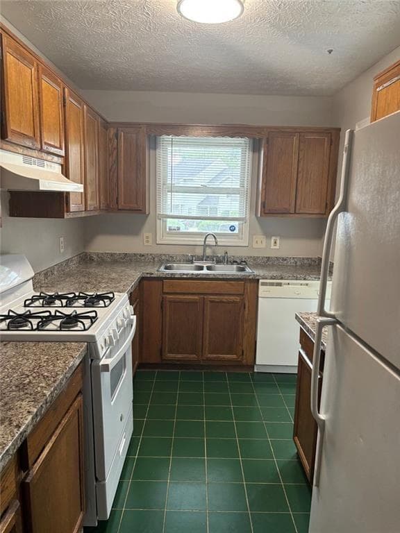 2 bedroom, 3 bathroom, 1,296 sq ft townhouse for sale at 2316 Wellington Circle, Lithonia, GA 30058 — photo 4