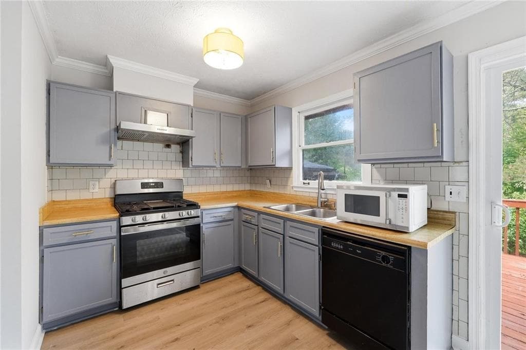 3 bedroom, 2 bathroom, 2,160 sq ft single family residence for rent at 3262 Summer Wood Circle, Snellville, GA 30039 for $2,000 a month — photo 8