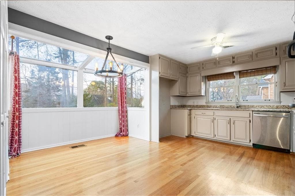 4 bedroom, 4 bathroom, 3,474 sq ft single family residence for rent at 5363 Amhurst Drive, Peachtree Corners, GA 30092 for $2,995 a month — photo 8