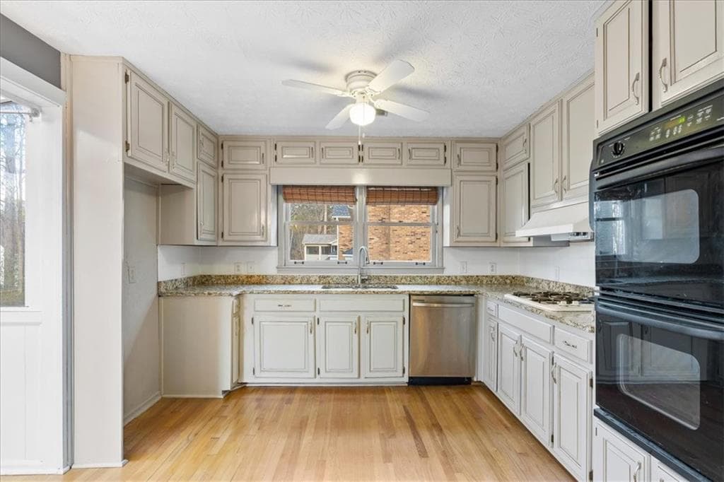 4 bedroom, 4 bathroom, 3,474 sq ft single family residence for rent at 5363 Amhurst Drive, Peachtree Corners, GA 30092 for $2,995 a month — photo 9