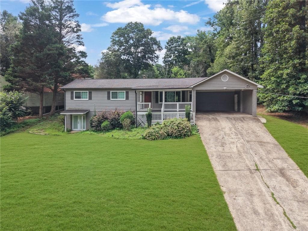4 bedroom, 3 bathroom, 2,277 sq ft single family residence under contract at 4599 Cedar Knoll Drive, Marietta, GA 30066 — photo 2
