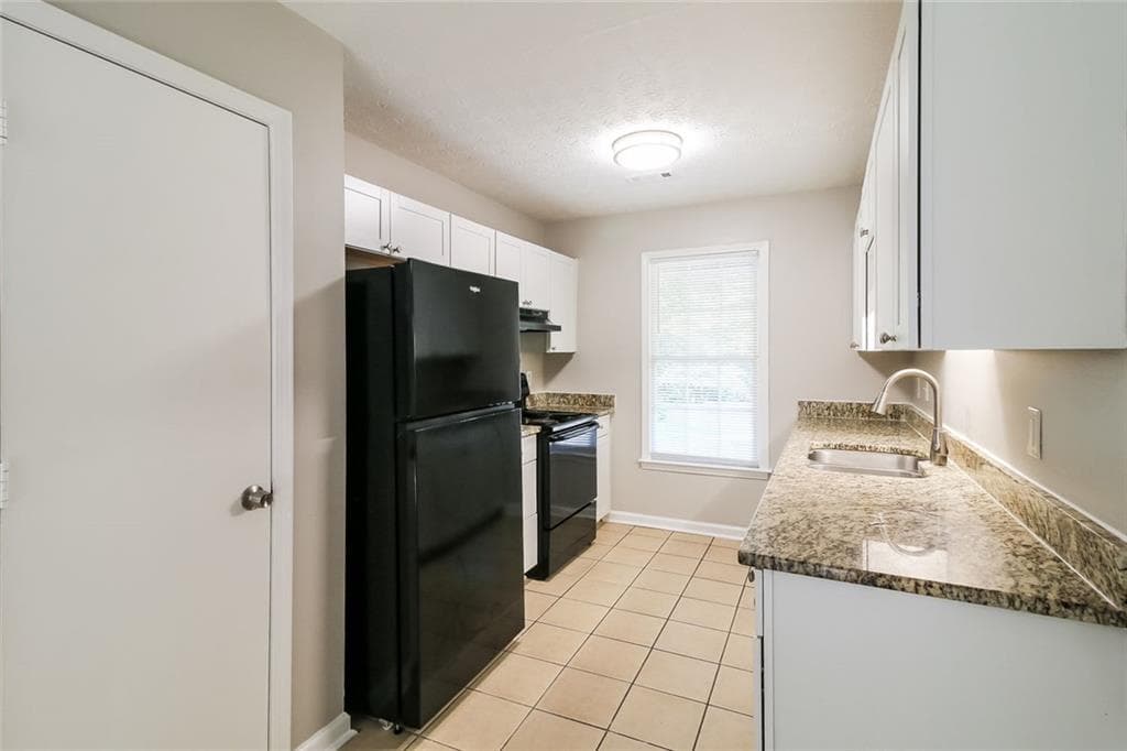 3 bedroom, 2 bathroom, 1,281 sq ft single family residence for sale at 8605 Collins Drive, Jonesboro, GA 30236 — photo 5