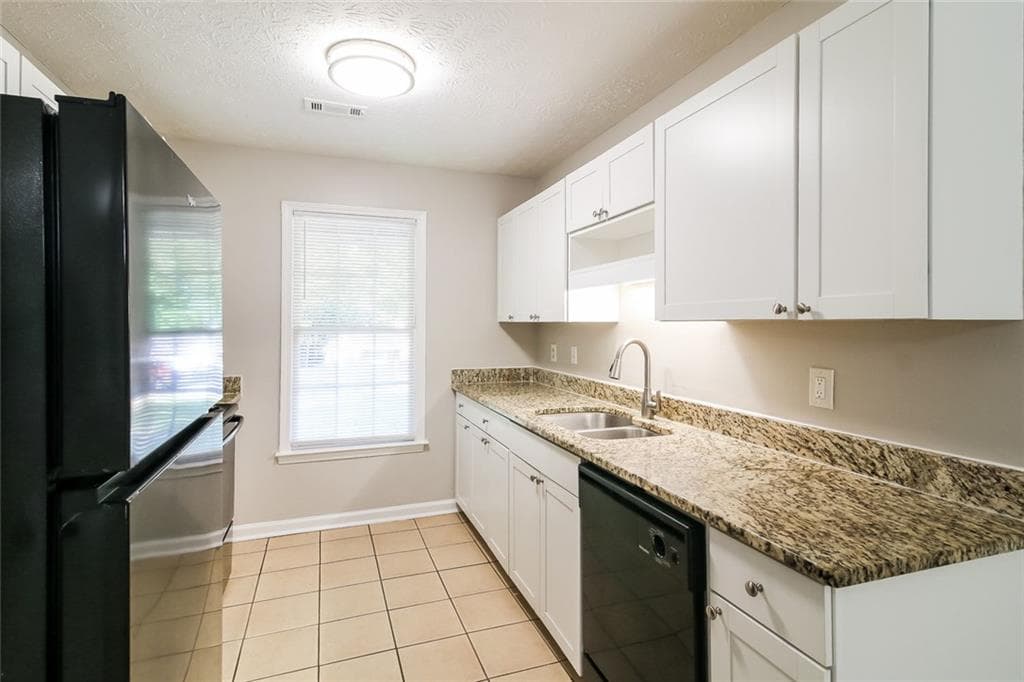 3 bedroom, 2 bathroom, 1,281 sq ft single family residence for sale at 8605 Collins Drive, Jonesboro, GA 30236 — photo 6
