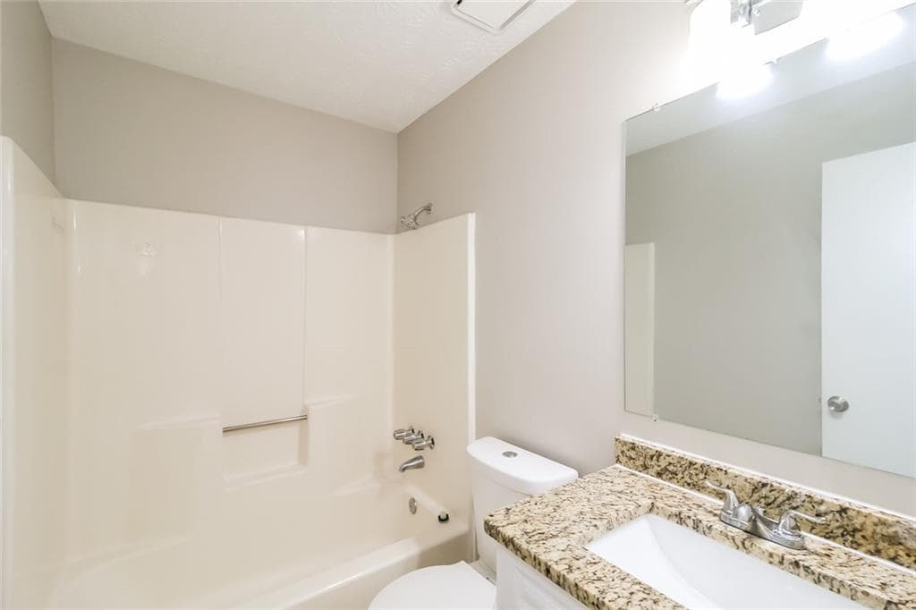 3 bedroom, 2 bathroom, 1,281 sq ft single family residence for sale at 8605 Collins Drive, Jonesboro, GA 30236 — photo 9
