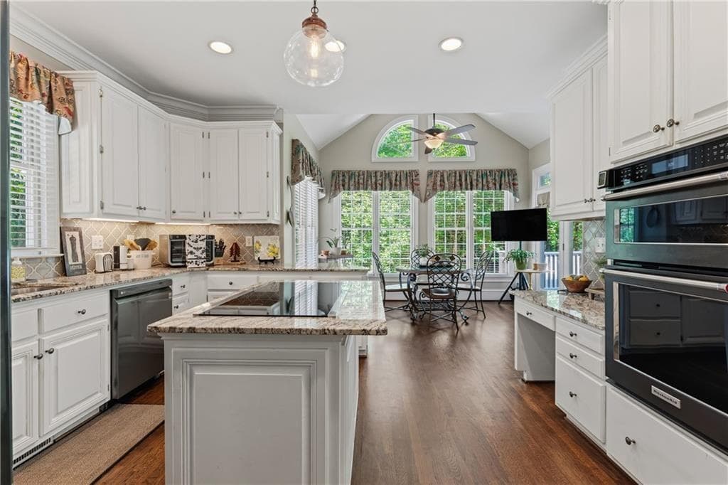 5 bedroom, 6 bathroom, 4,610 sq ft single family residence under contract at 256 Westchester Drive, Griffin, GA 30223 — photo 9
