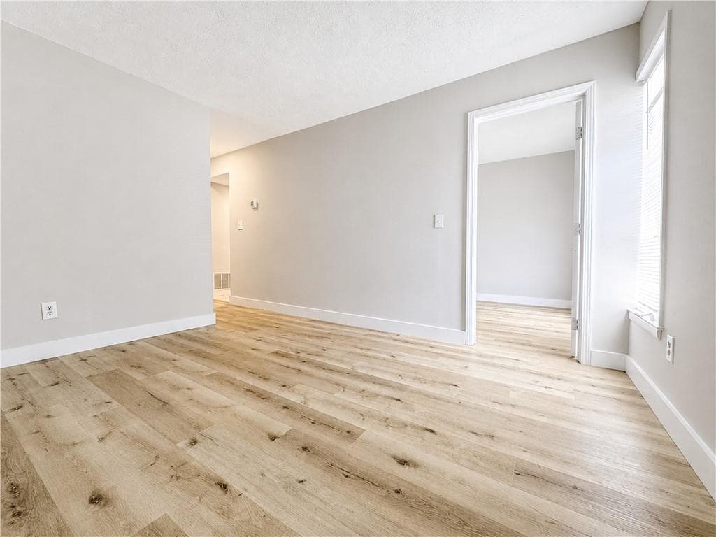 3 bedroom, 2 bathroom, 1,344 sq ft condominium for sale at 1809 Ashborough Cir SE #C, Marietta, GA 30067 — photo 2