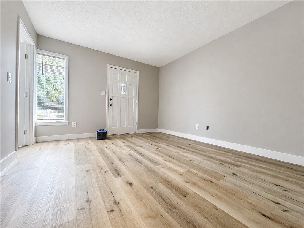 3 bedroom, 2 bathroom, 1,344 sq ft condominium for sale at 1809 Ashborough Cir SE #C, Marietta, GA 30067 — photo 3