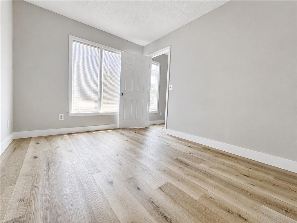 3 bedroom, 2 bathroom, 1,344 sq ft condominium for sale at 1809 Ashborough Cir SE #C, Marietta, GA 30067 — photo 4