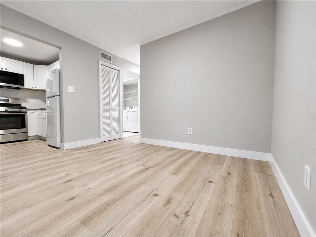 3 bedroom, 2 bathroom, 1,344 sq ft condominium for sale at 1809 Ashborough Cir SE #C, Marietta, GA 30067 — photo 5