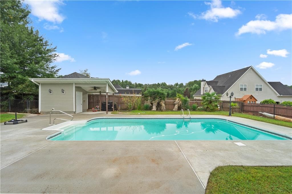 5 bedroom, 4 bathroom, 3,825 sq ft single family residence under contract at 32 Lasalle Lane, Douglasville, GA 30134 — photo 4