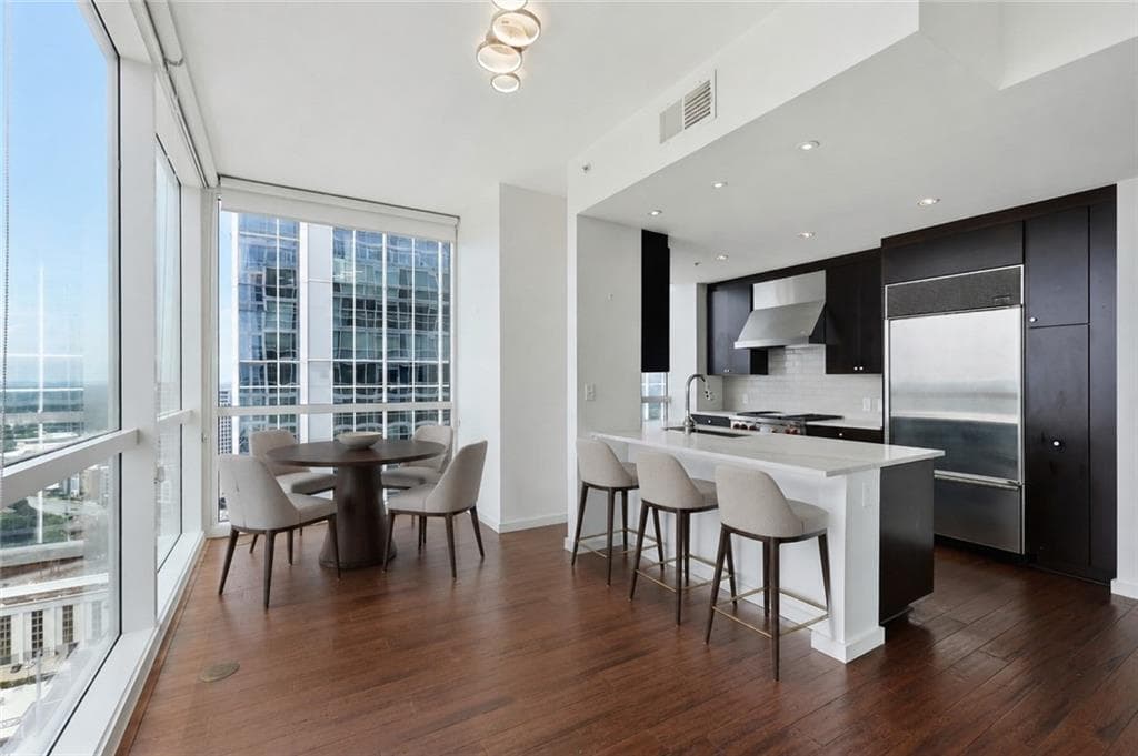 2 bedroom, 3 bathroom, 1,932 sq ft condominium for sale at 3325 Piedmont Road 2702, Atlanta, GA 30305 — photo 3