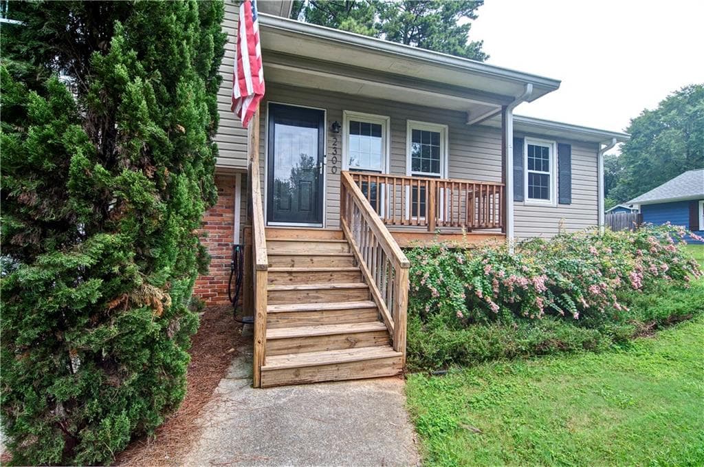 3 bedroom, 3 bathroom, 2,101 sq ft single family residence for sale at 2300 Twiggs Cove, Kennesaw, GA 30152 — photo 3