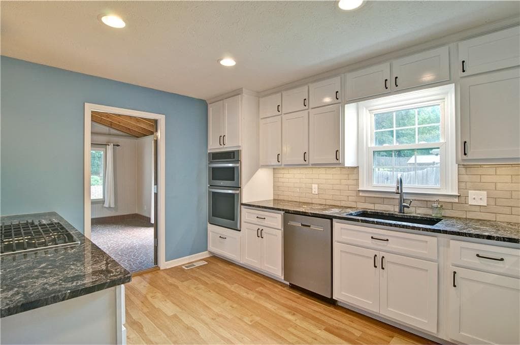 3 bedroom, 3 bathroom, 2,101 sq ft single family residence for sale at 2300 Twiggs Cove, Kennesaw, GA 30152 — photo 10