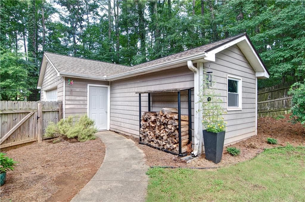 3 bedroom, 3 bathroom, 2,101 sq ft single family residence for sale at 2300 Twiggs Cove, Kennesaw, GA 30152 — photo 5
